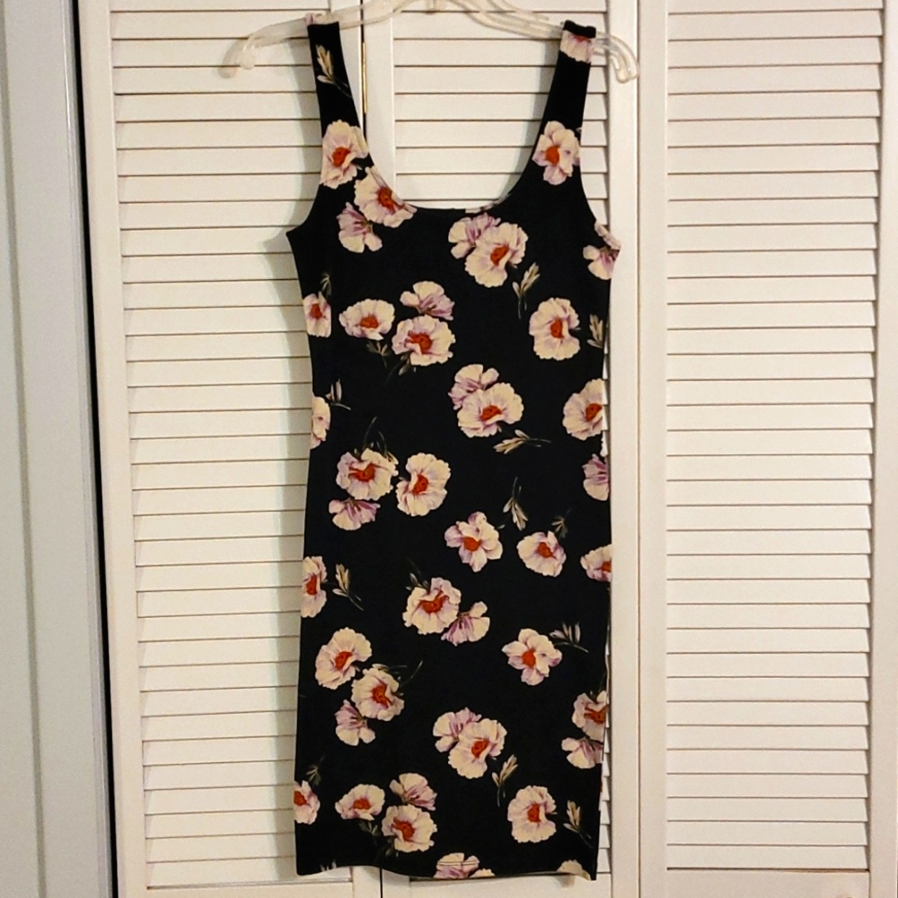 Forever 21 Sleeveless Floral Dress - Perfect for Weddings - Picture 2 of 4
